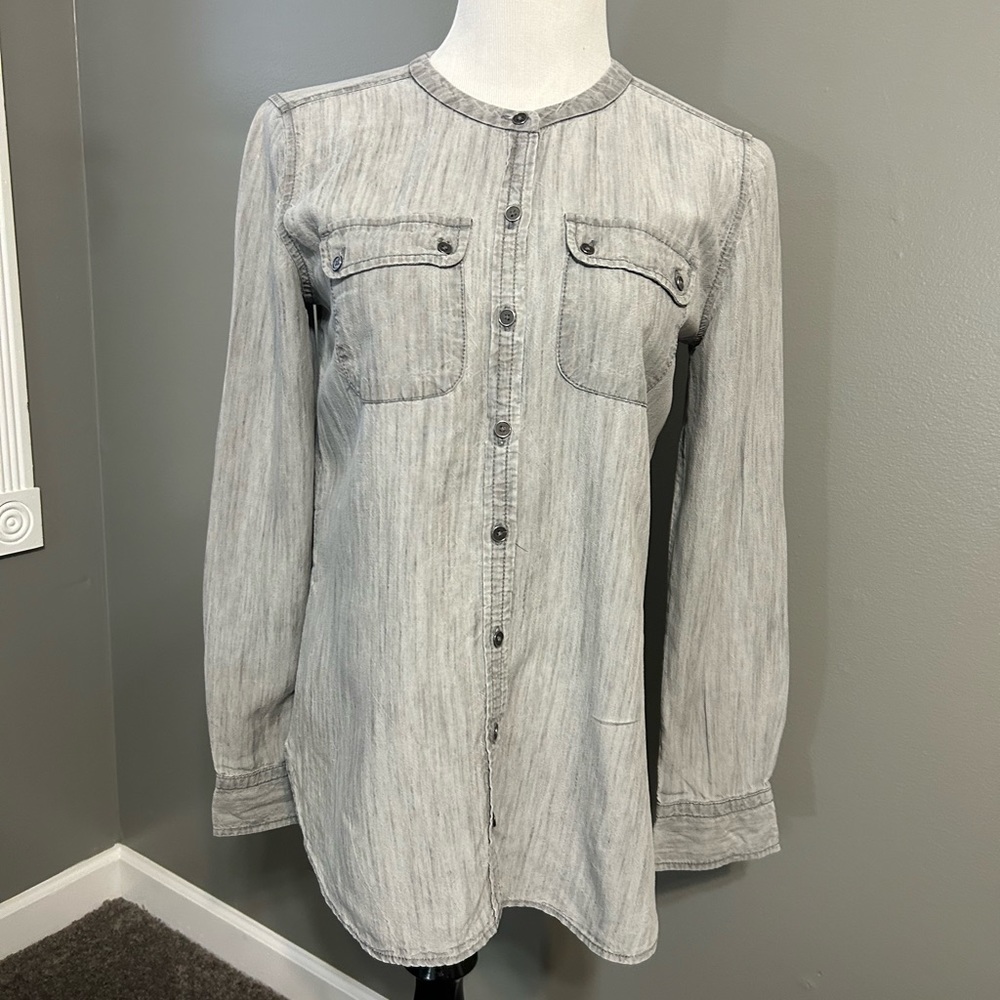 Loft long sleeve blouse with scoopneck button up front‎ size small